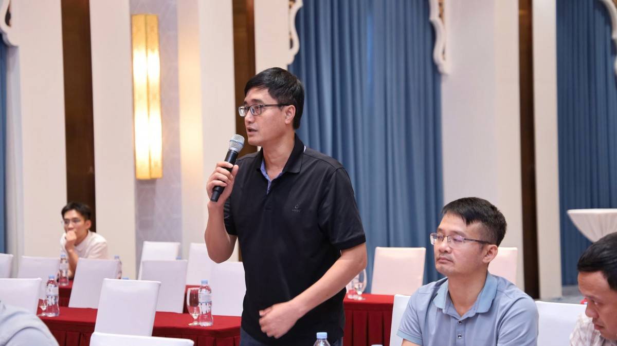 Nhà báo Quang Duy, Tạp chí Gia đình Việt Nam phát biểu tại buổi họp báo